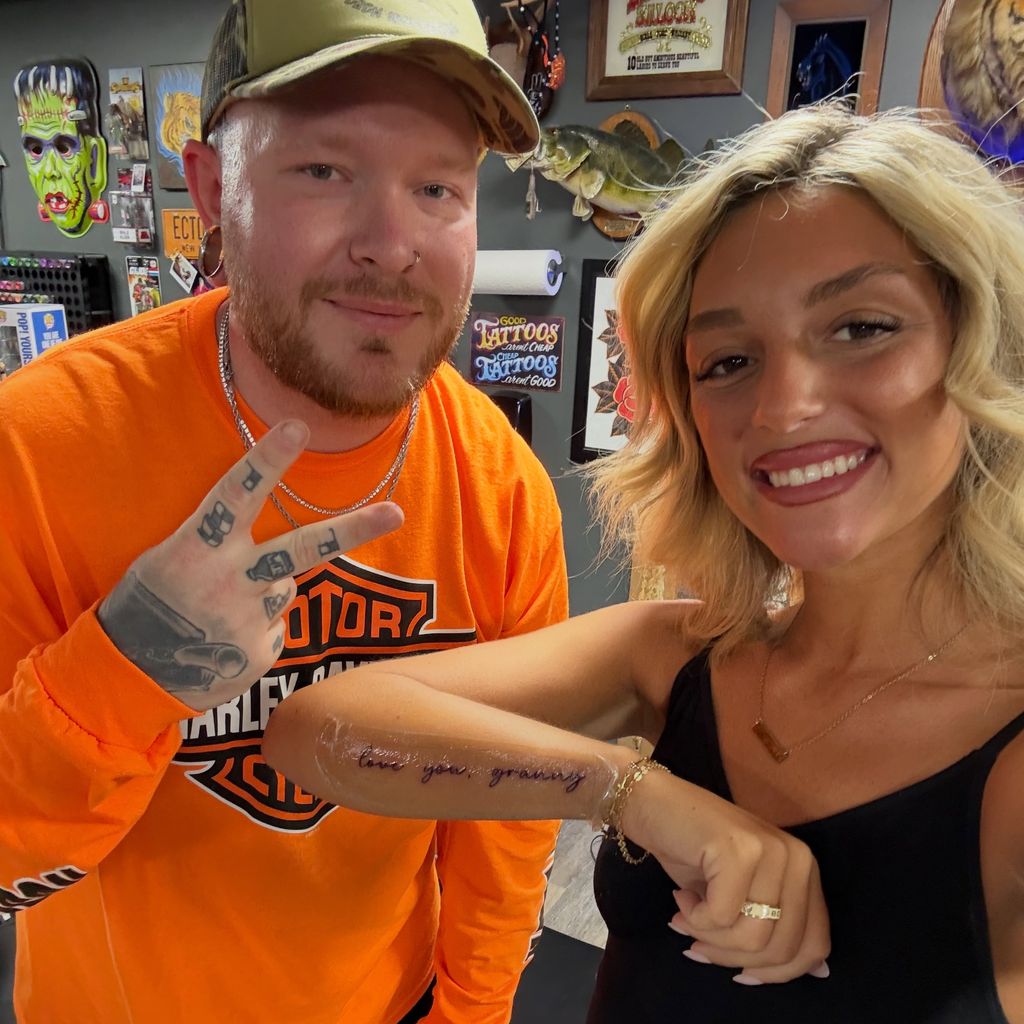 Dolly Partons Nichte Lainey widmet ihr ein Tattoo