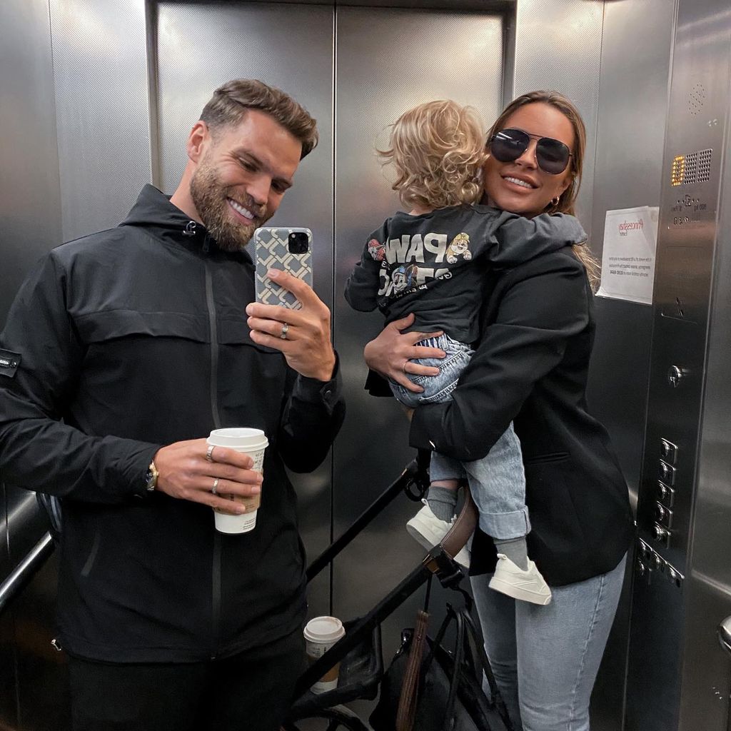 Dom und Jess Lever mit ihrem Sohn