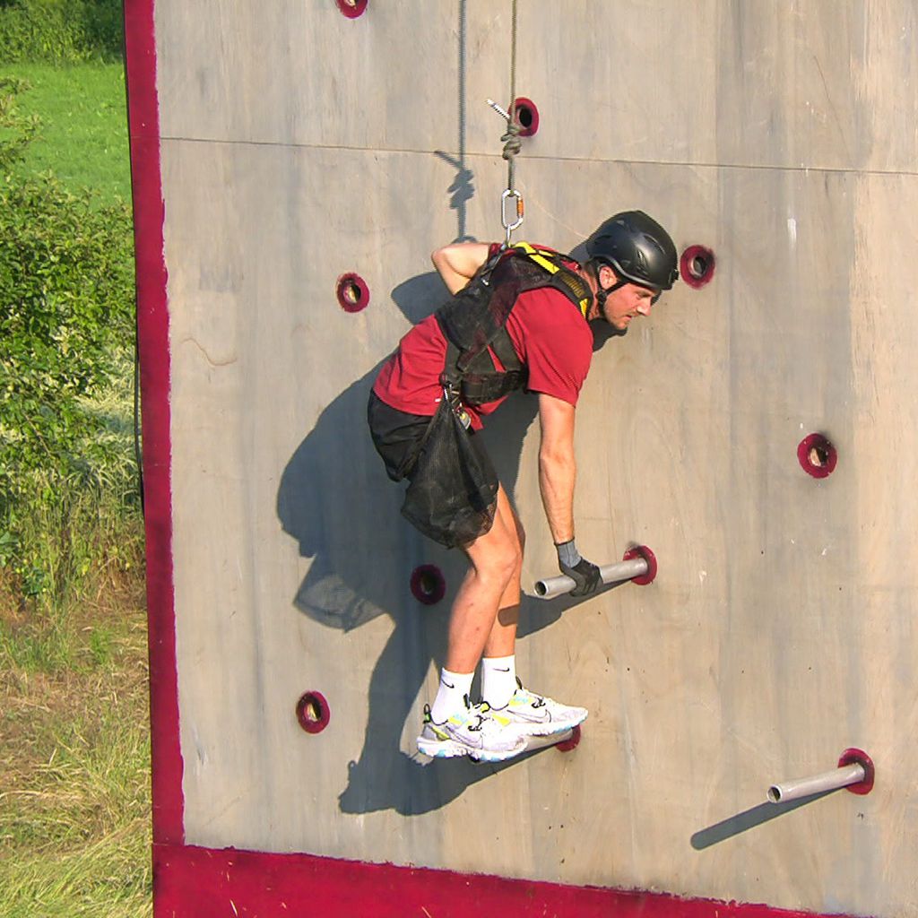 Dominik Schmitt bei einer Sommerhaus-Challenge