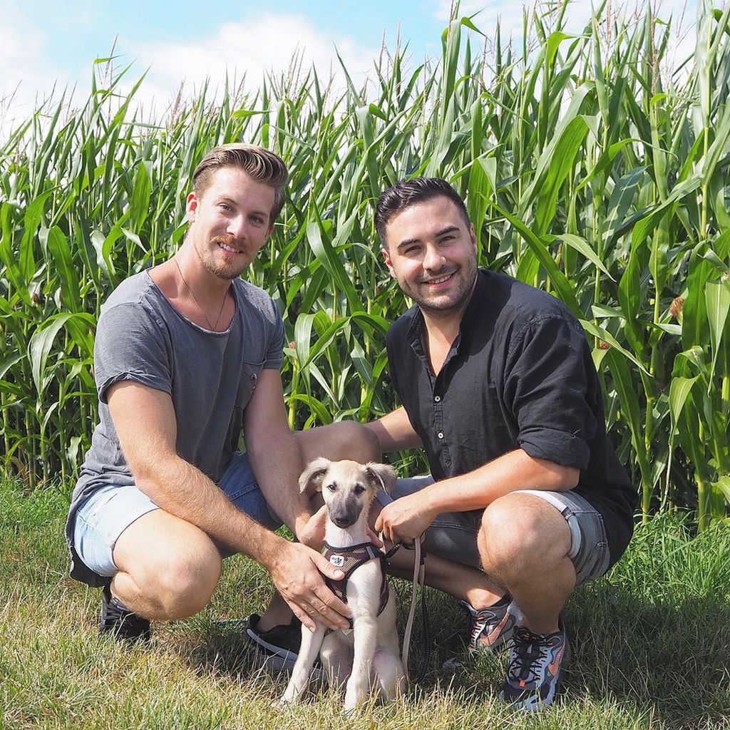 Dominik Schmitt und Lars Steinhöfel mit ihrem neuen Hund