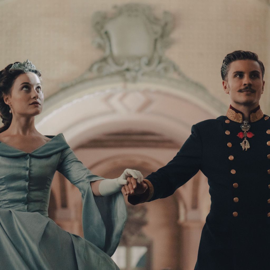Dominique Devenport und Jannik Schümann in "Sisi"