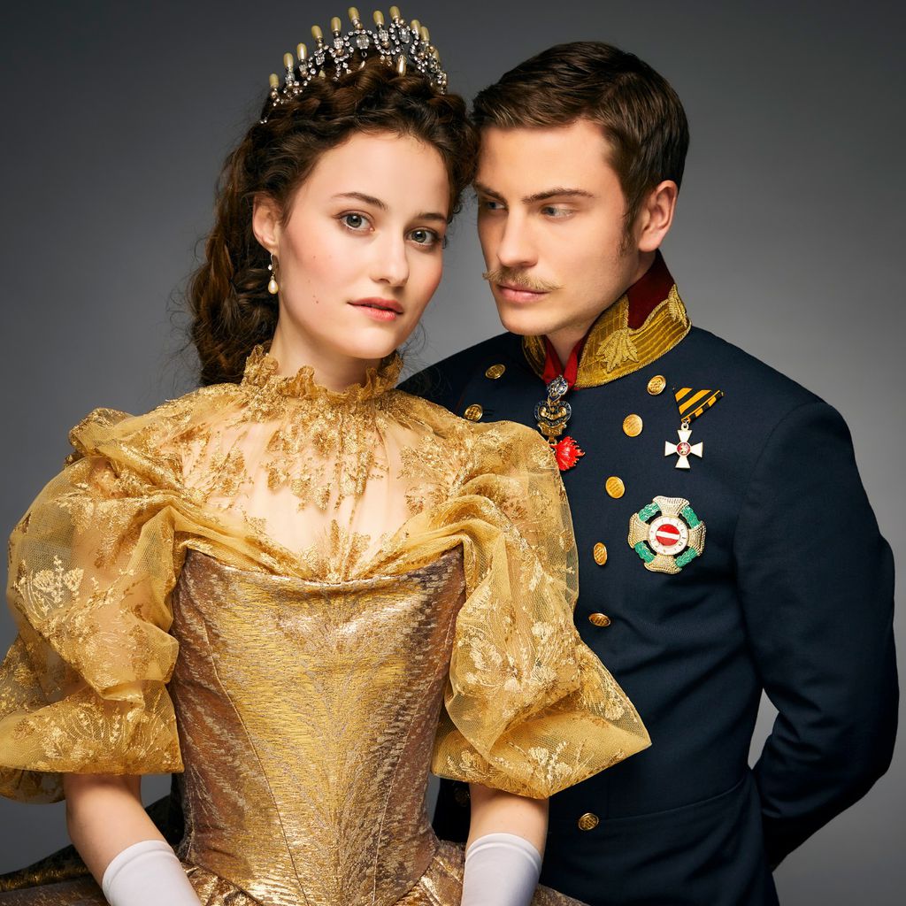 Dominique Devenport und Jannik Schümann in "Sisi"