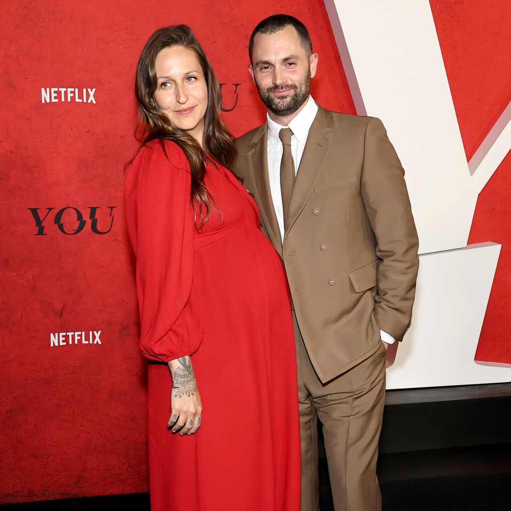 Domino Kirke und Penn Badgley, April 2025