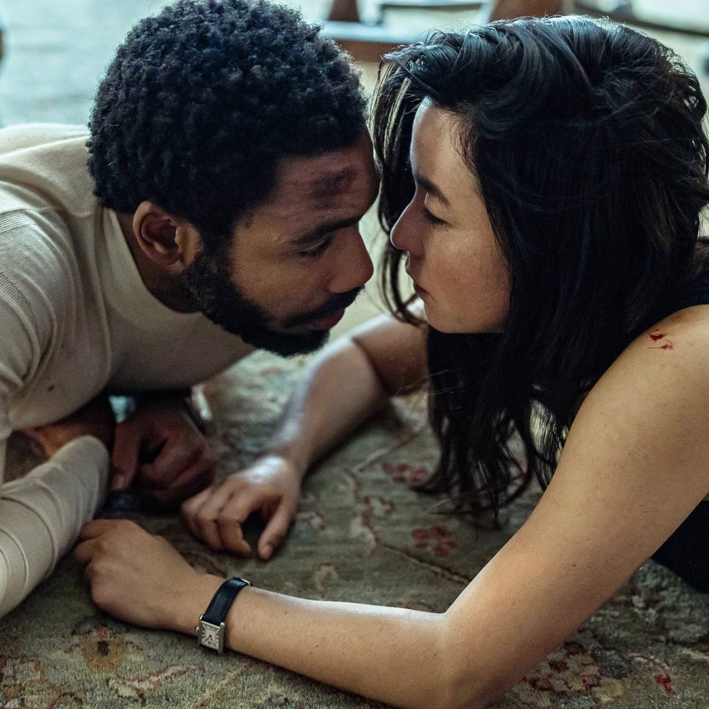 Donald Glover und Maya Erskine in der Amazon Prime Video-Serie "Mr. & Mrs. Smith"