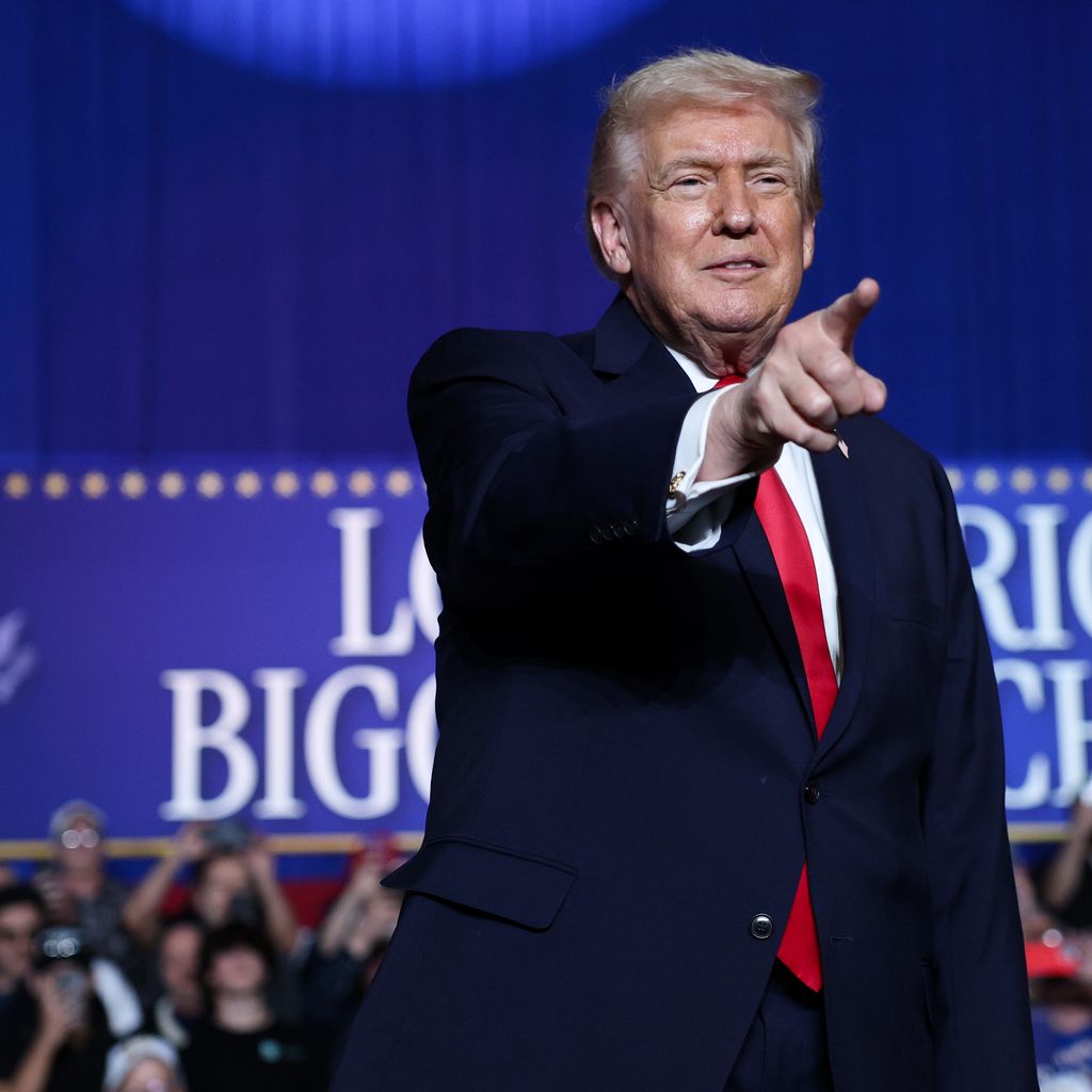 Bei einer Kundgebung in Clive spricht Donald Trump im Horizon Events Center