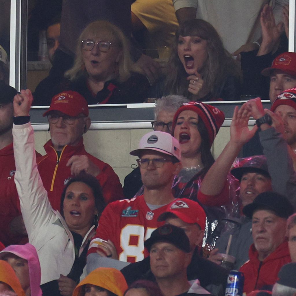 Donna Kelce und Taylor Swift bei einem Spiel der Kansas City Chiefs im November 2024