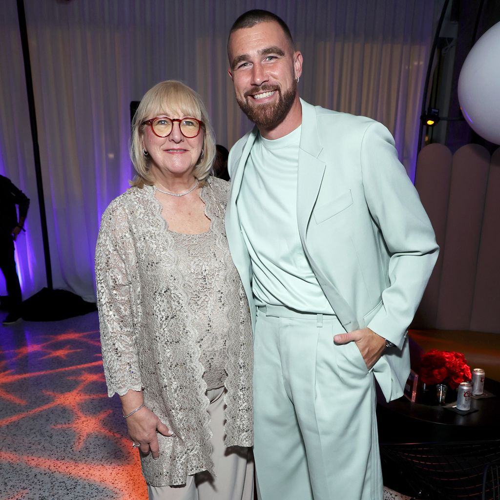 Donna Kelce und Travis Kelce im Juli 2023