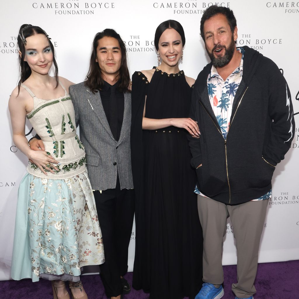 Dove Cameron, Booboo Stewart, Sofia Carson und Adam Sandler im Juni 2023