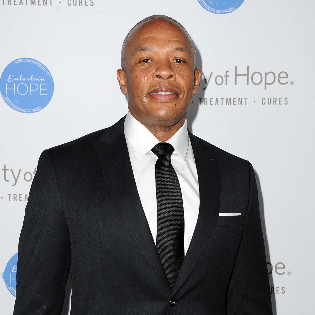 Dr. Dre, bei einer Gala, 2014