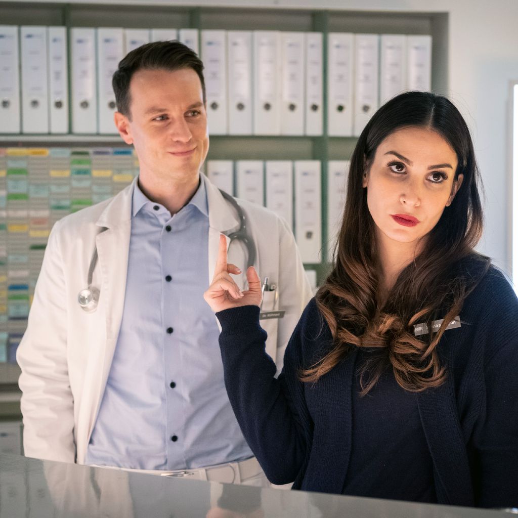 Dr. Jan Kühnert (Marc Dumitru), Samira Akgün (Sila Sahin-Radlinger) in "Nachtschwestern"