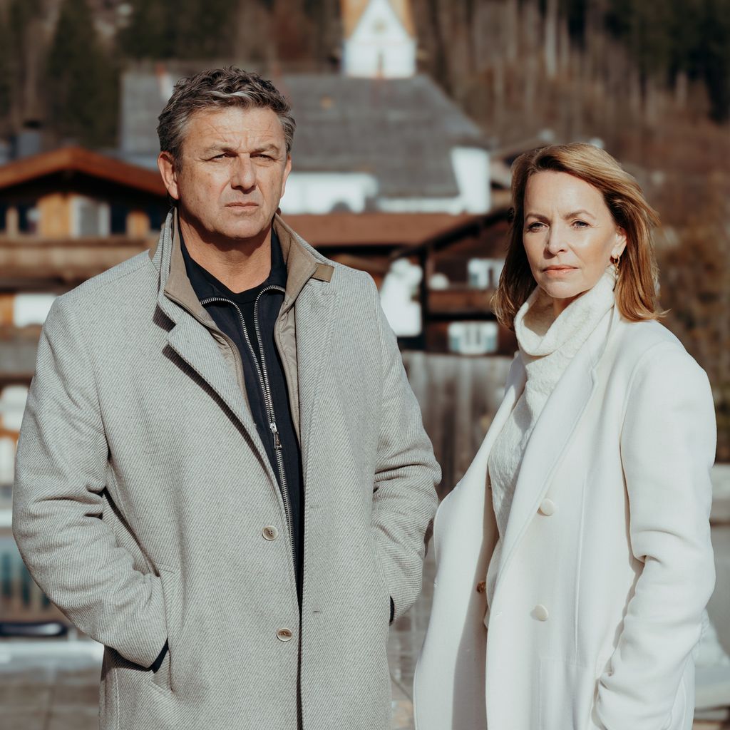 Dr. Martin Gruber (Hans Sigl) und Franziska Hochstetter (Simone Hanselmann) in "Der Bergdoktor: Wiedersehen", 2026