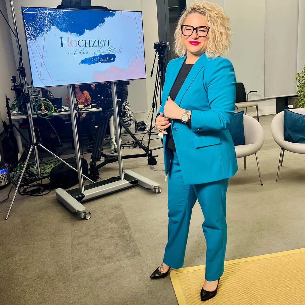 Dr. Sandra Köhldorfer während der "Hochzeit auf den ersten Blick"-Dreharbeiten 2023