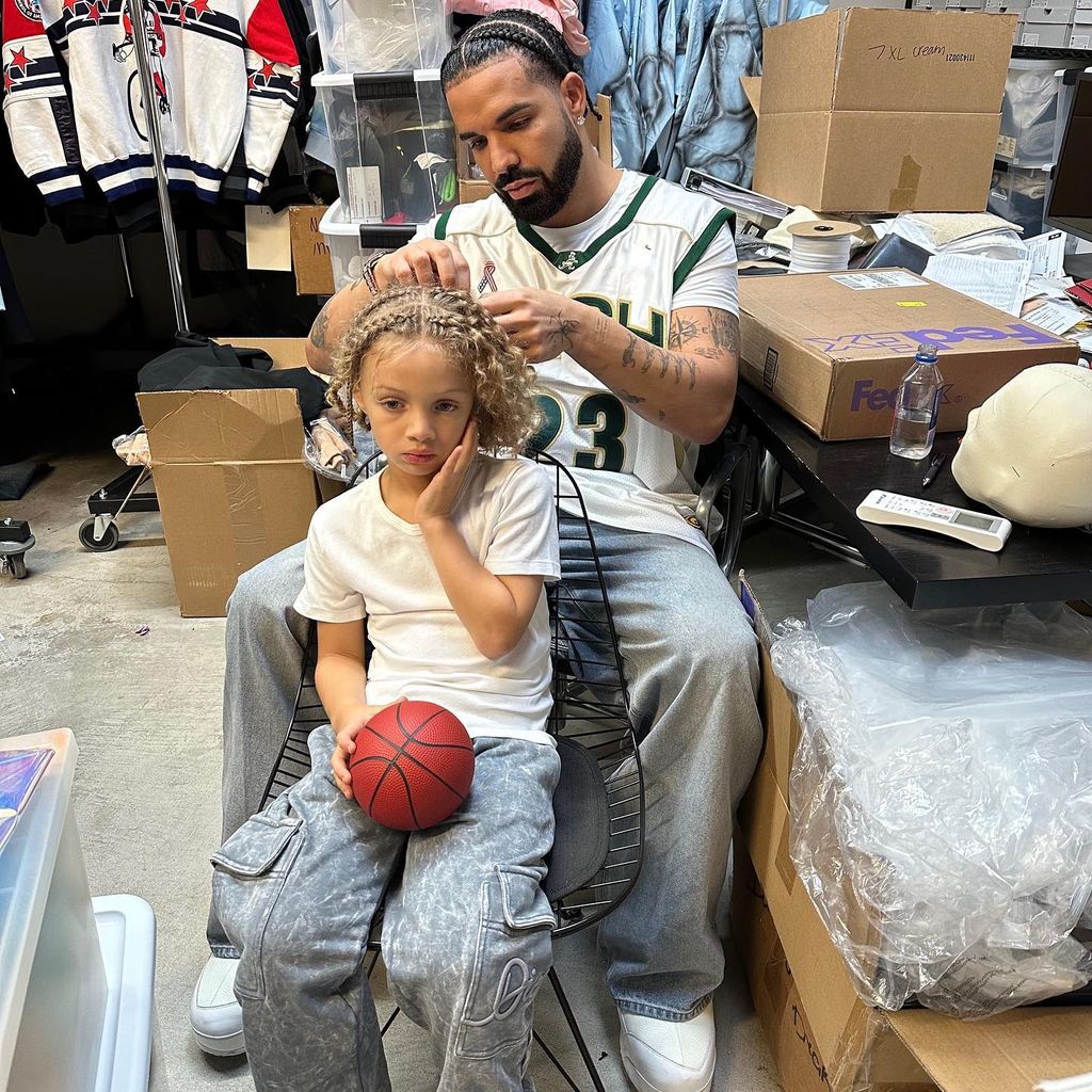 Drake mit seinem Sohn Adonis im August 2023