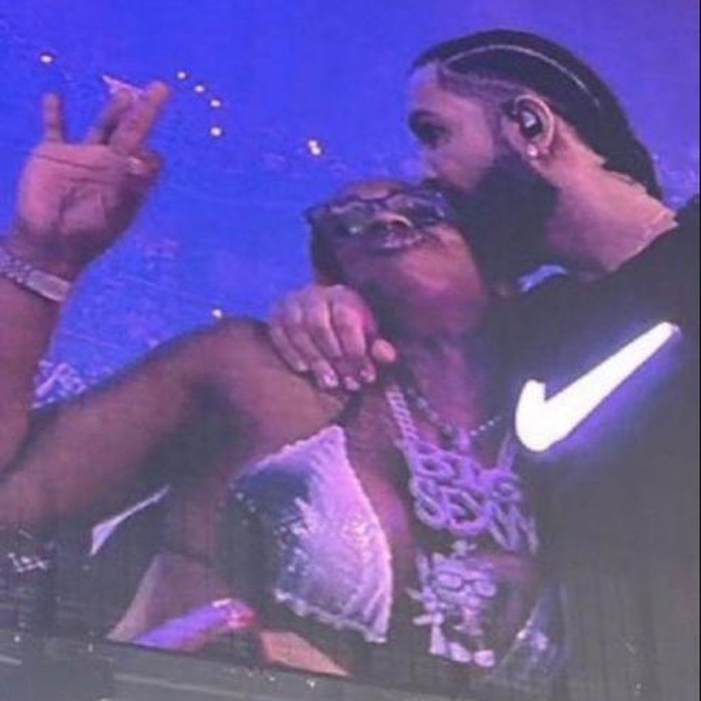 Drake küsst die Rapperin Sexyy Red