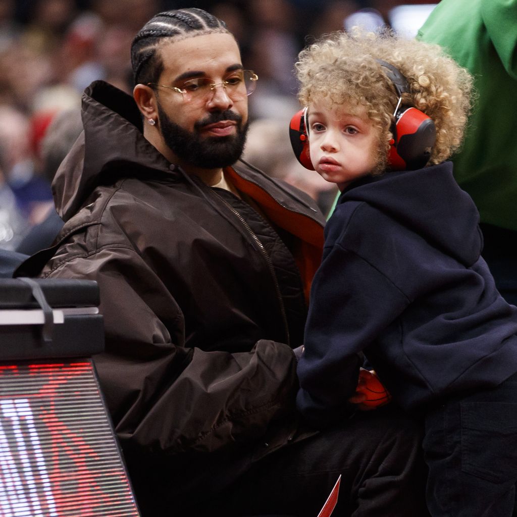 Drake mit seinem Sohn Adonis im April 2022