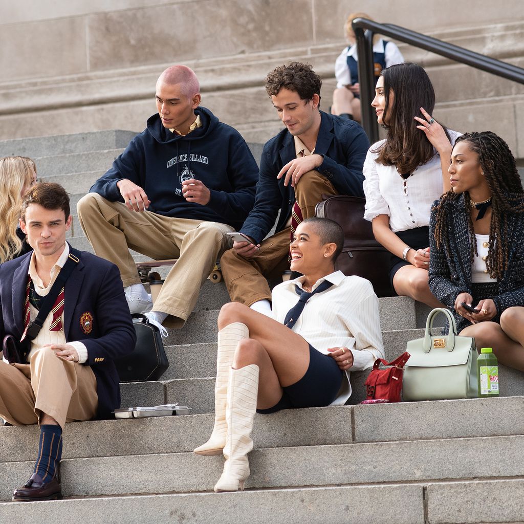 Dreharbeiten zum "Gossip Girl"-Reboot mit Evan Mock, Eli Brown, Emily Alyn Lind und Co.