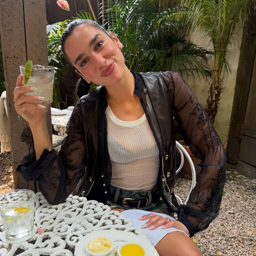 Dua Lipa, Sängerin