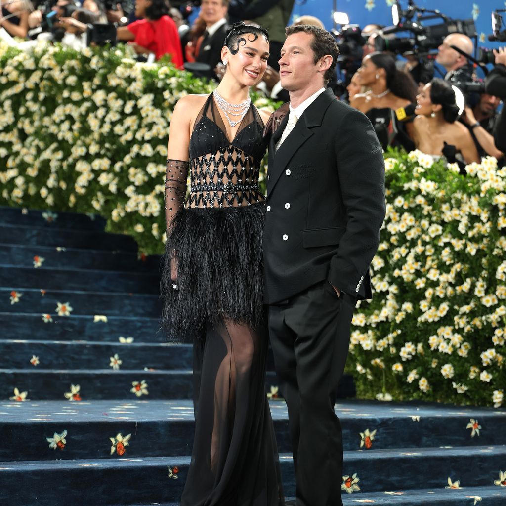 Dua Lipa und Callum Turner bei der Met Gala 2025