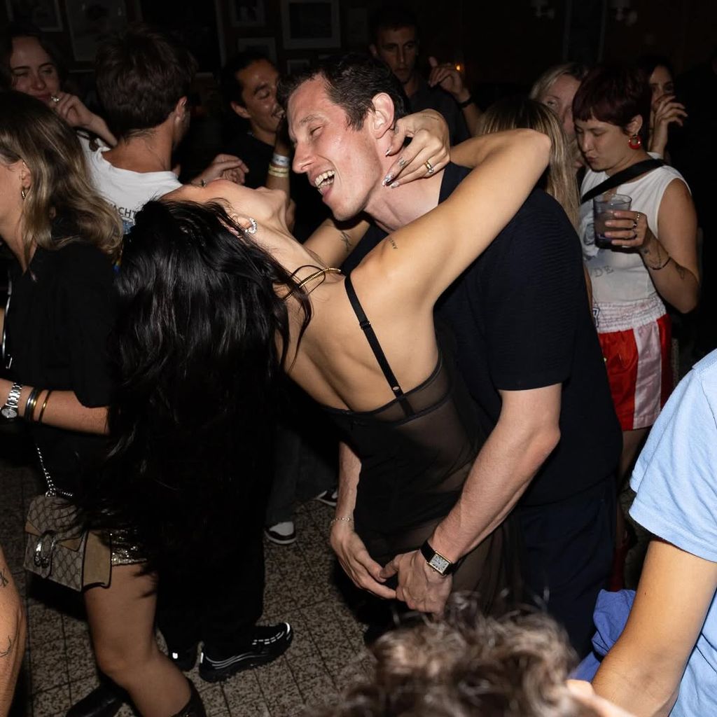 Dua Lipa und Callum Turner tanzen verliebt auf der Afterparty nach den Wembley-Konzerten