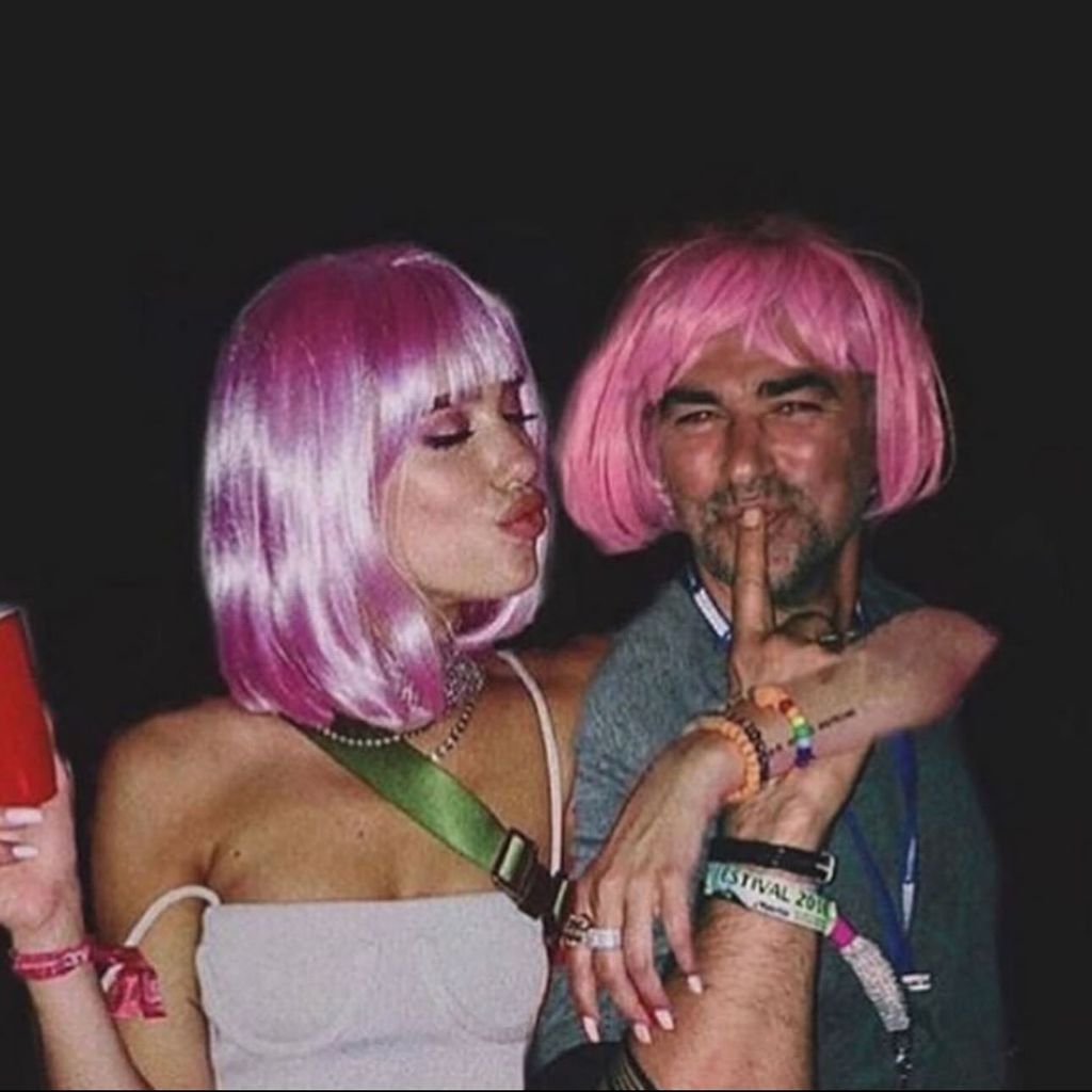 Dua Lipa, Sängerin, mit ihrem Vater