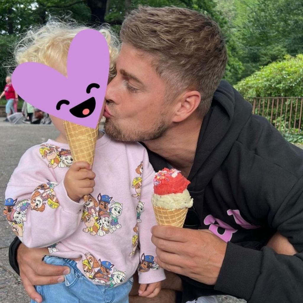 Dustin Schöne mit seiner Tochter Zoe