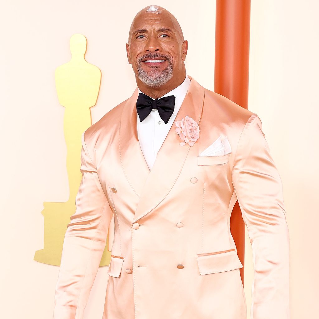 Dwayne Johnson glänzt in rosa