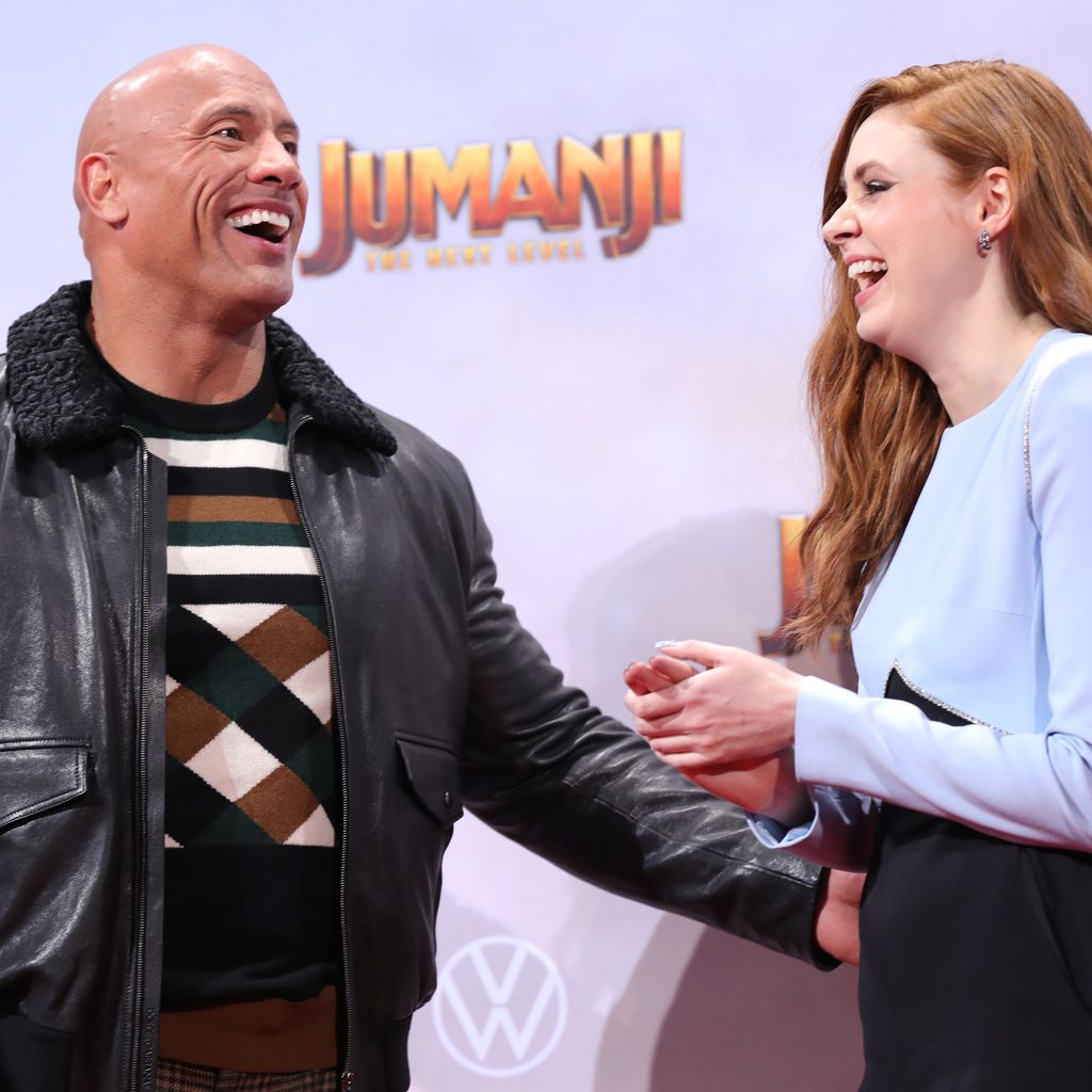 Dwayne Johnson und Karen Gillan