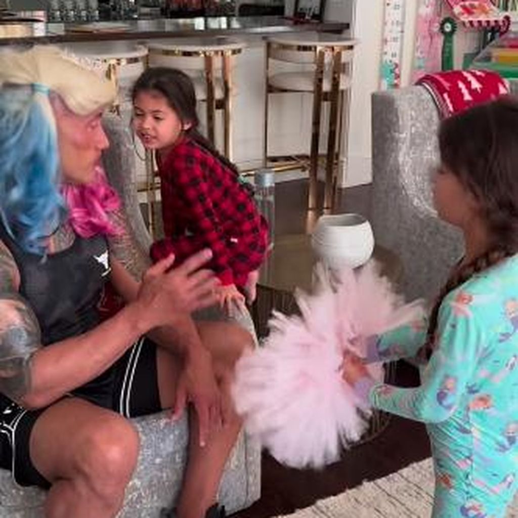 Dwayne "The Rock" Johnson mit seinen Töchtern Tiana und Jasmine