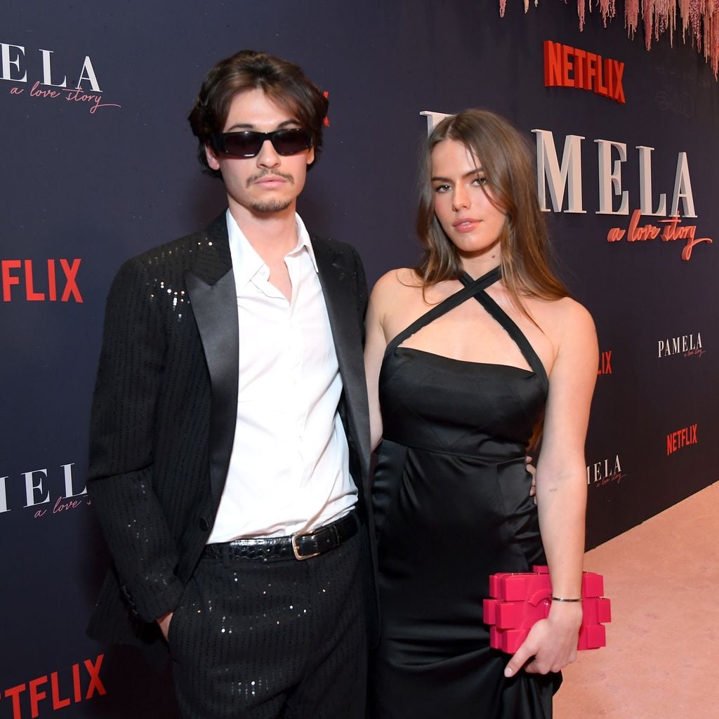 Dylan Jagger Lee und Paula Bruss bei der Premiere von "Pamela, a love story" in Los Angeles, Januar 2023