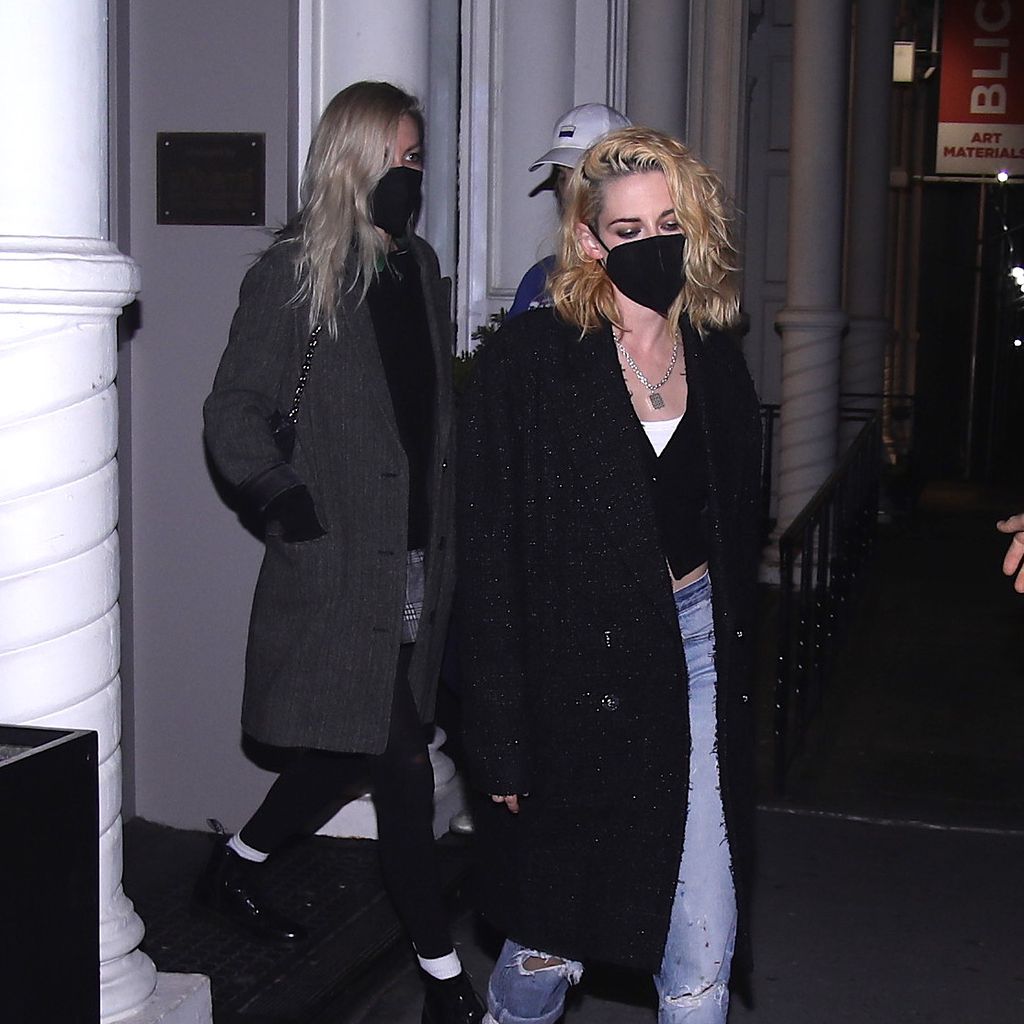 Dylan Meyer und Kristen Stewart im November 2021 in New York