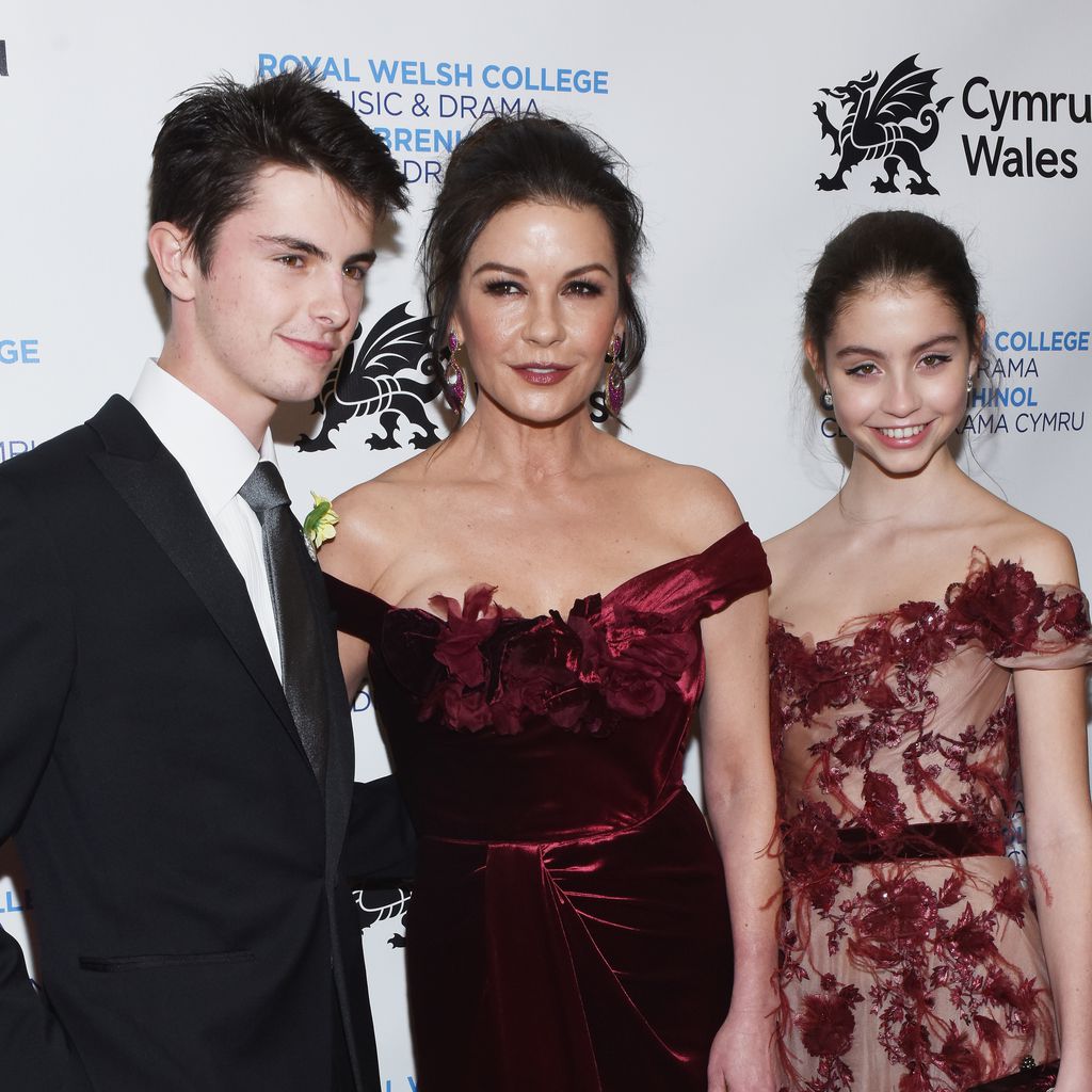 Dylan Michael Douglas, Catherine Zeta-Jones und Carys Zeta Douglas auf einem Event in New York