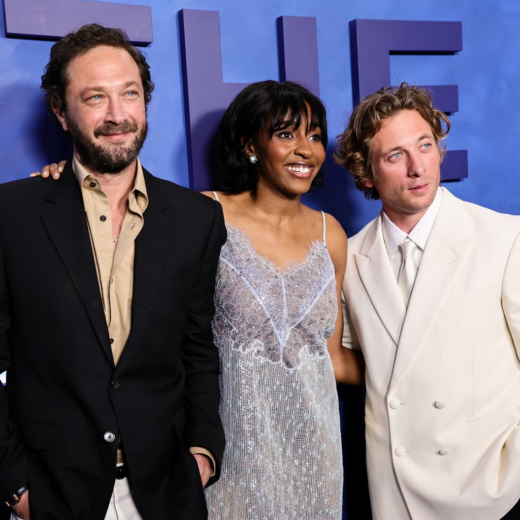 Ebon Moss-Bachrach, Ayo Edebiri und Jeremy Allen White bei FXs "The Bear" Final Family Meal Event in New York City