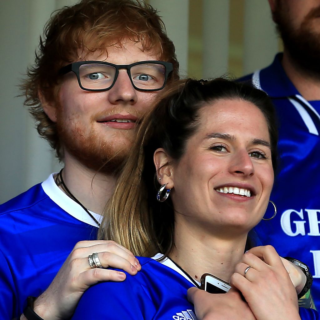 Ed Sheeran und seine Frau Cherry Seaborn bei einem Fußballspiel 2018