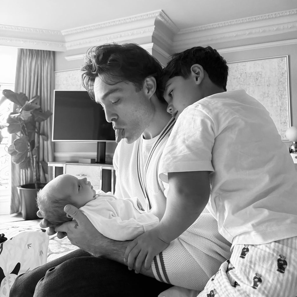 Es Westwick mit seinem Sohn Oscar und Amys Sohn Andreas