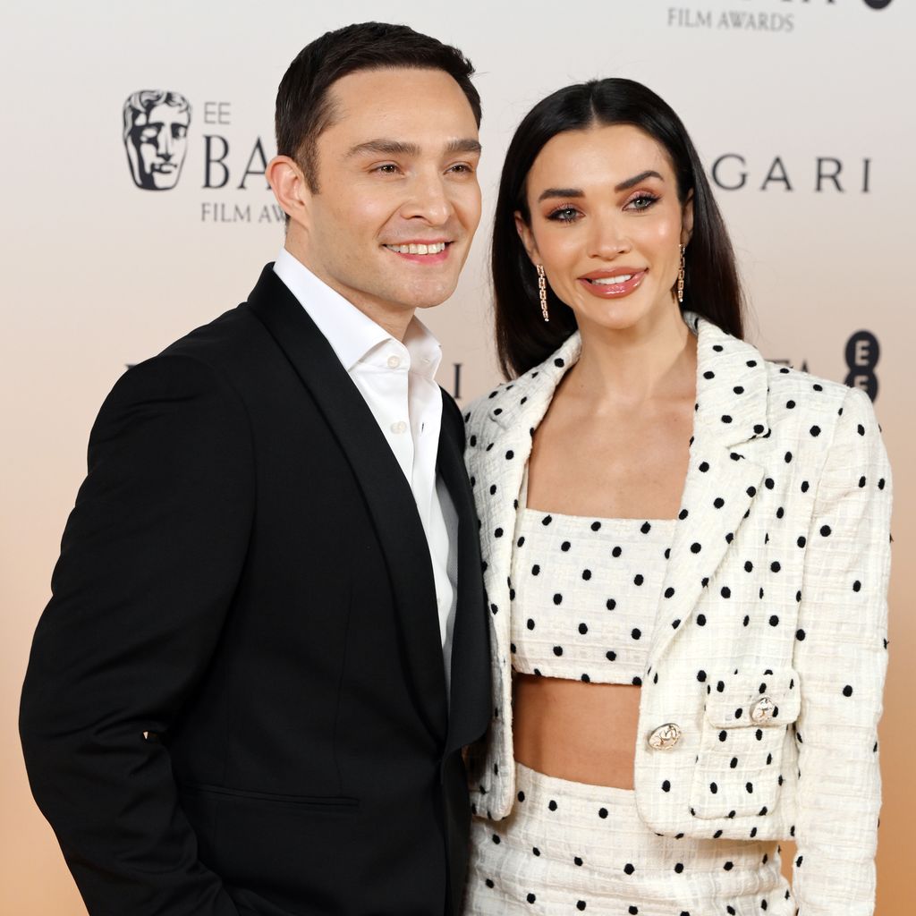 Ed Westwick mit seiner Verlobten Amy Jackson im Februar 2024