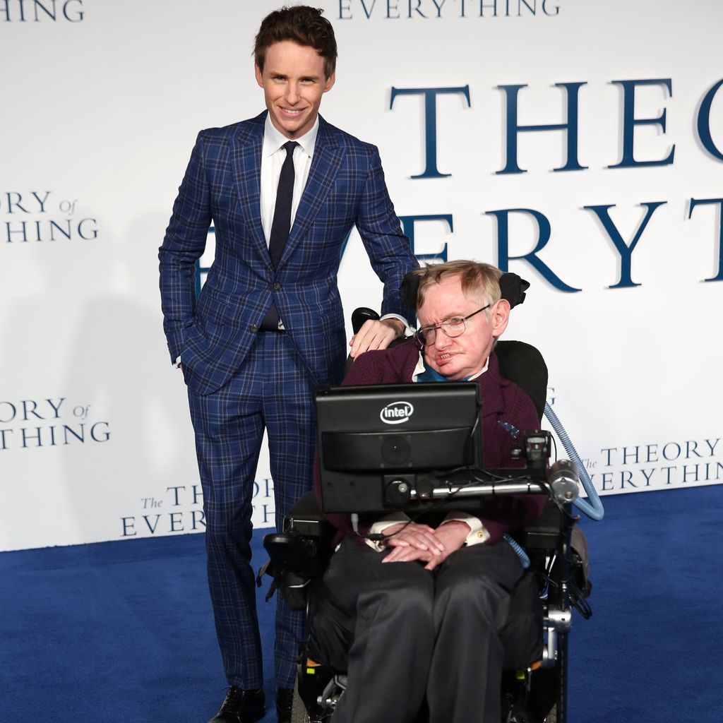Eddie Redmayne und Stephen Hawking bei einer Premiere