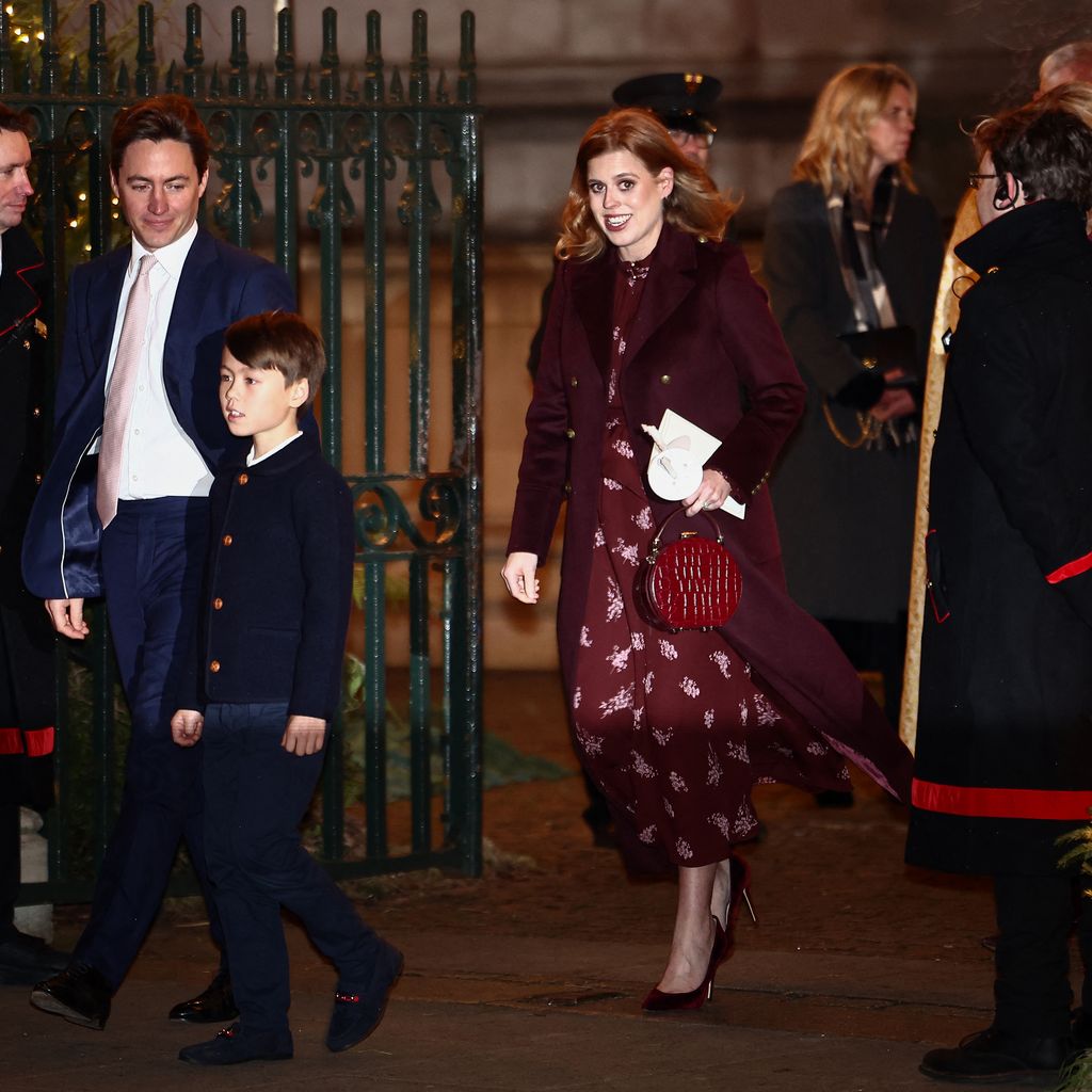 Edoardo Mapelli Mozzi, sein Sohn Christopher und Prinzessin Beatrice in London im Dezember 2024