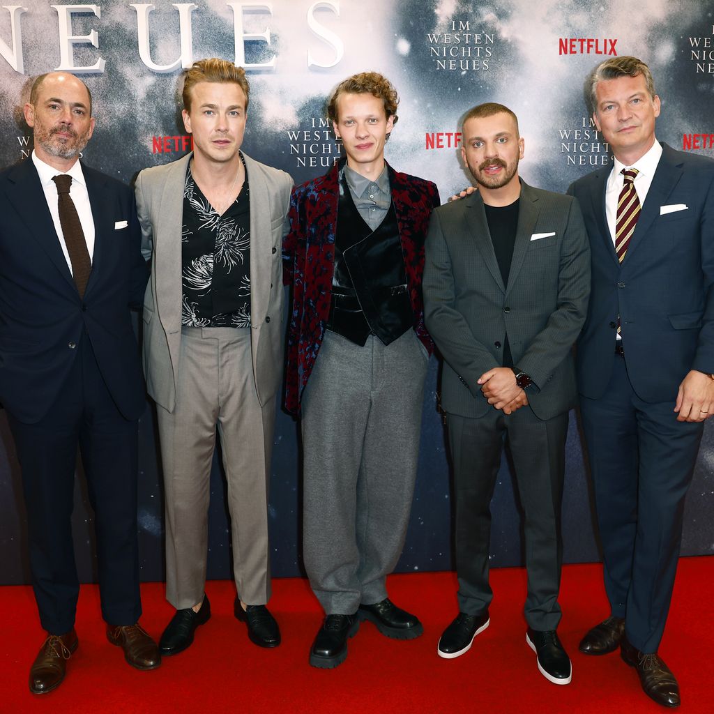 Edward Berger, Albrecht Schuch, Felix Kammerer, Edin Hasanovic und Malte Grunert im September 2022