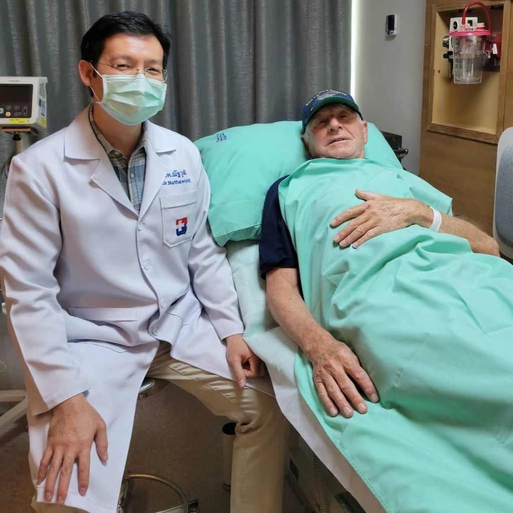 Frédéric von Anhalt in einer Klinik in Thailand