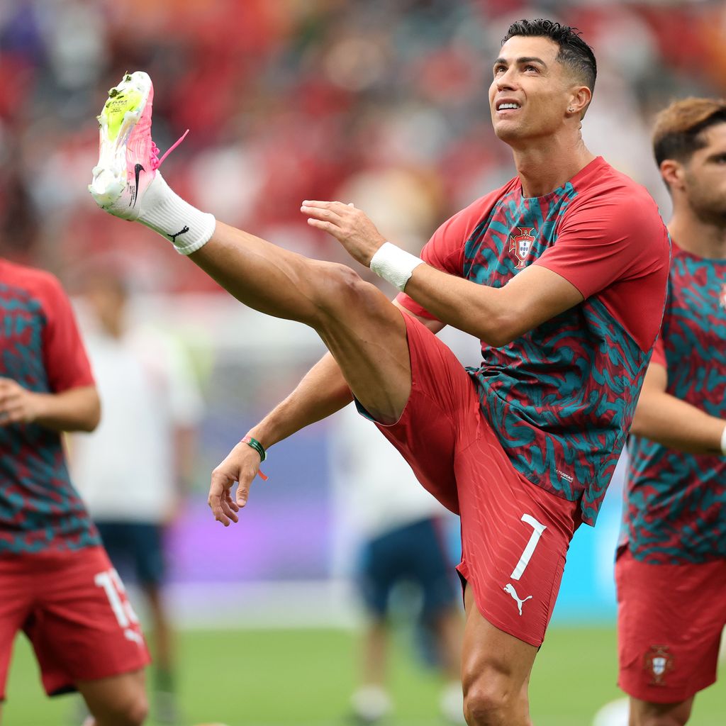 Spieler beim Aufwärmen vor dem WM-Spiel Portugal gegen Usbekistan in Houston