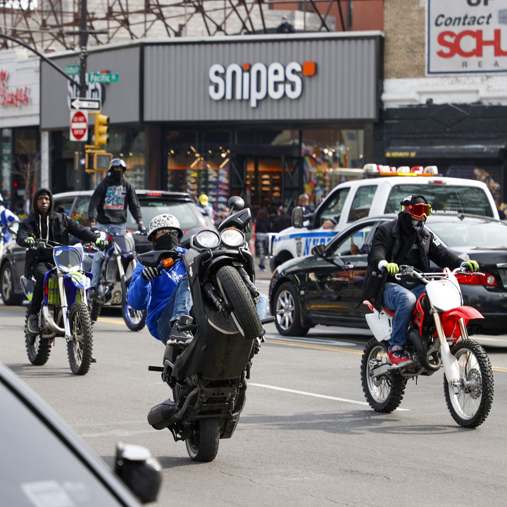 Ein Motorrad- und Autokorso für Raplegende DMX