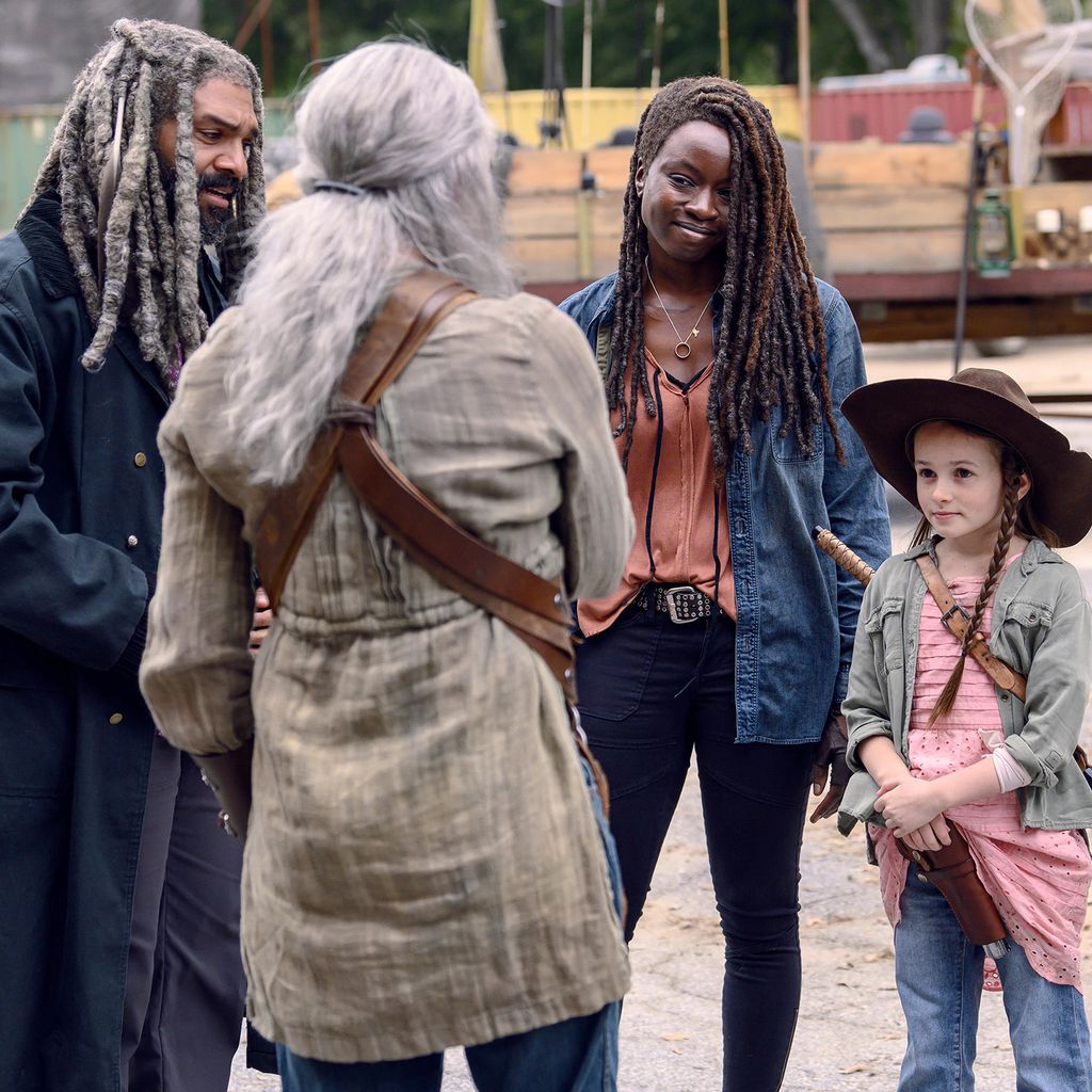 Khary Payton, Melissa McBride, Danai Gurira und Cailey Fleming in "The Walking Dead"