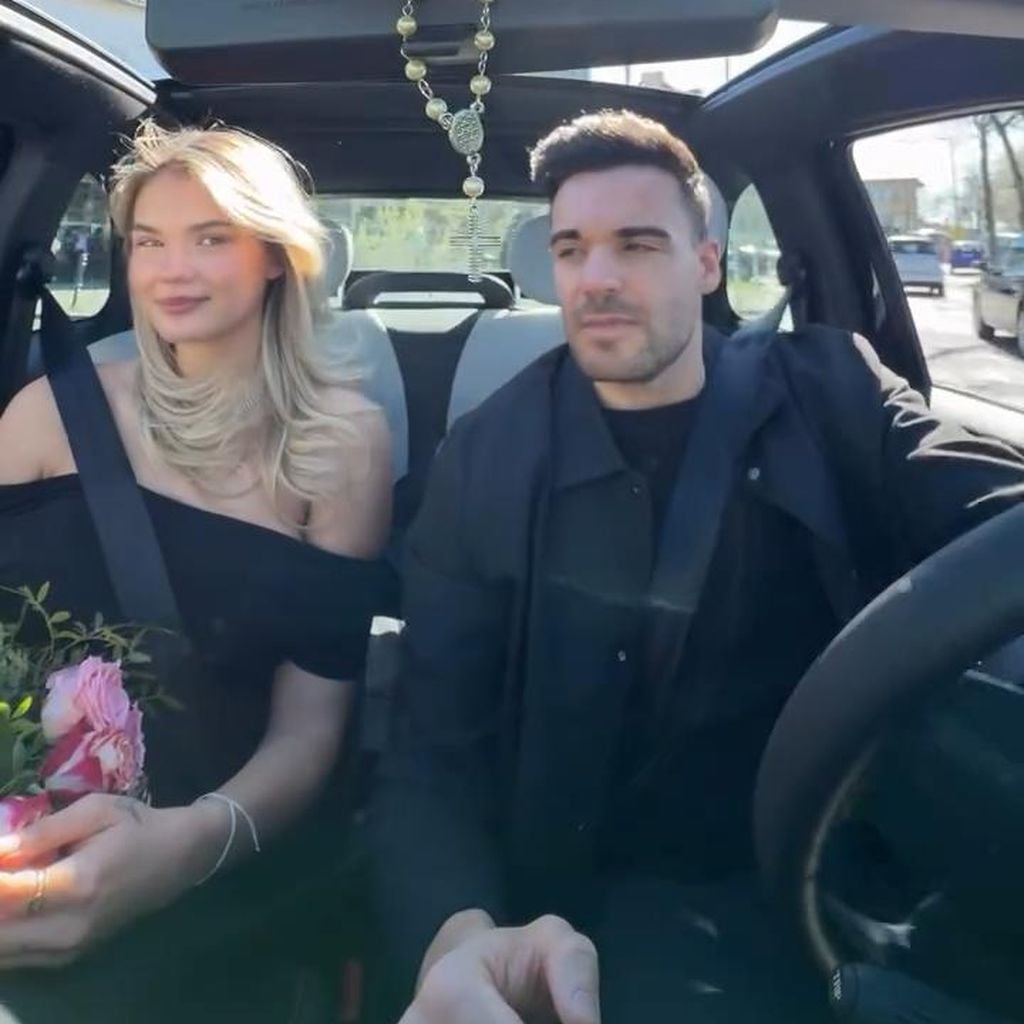 Eine unbekannte Frau und Stefano Zarrella im April 2026