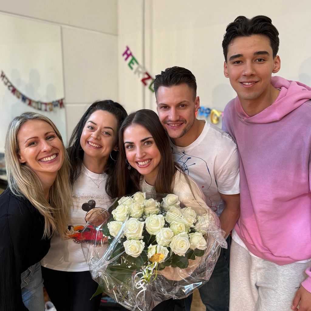 Ekaterina Leonova und Diego Pooth mit ihrem "Let's Dance"-Team, April 2025