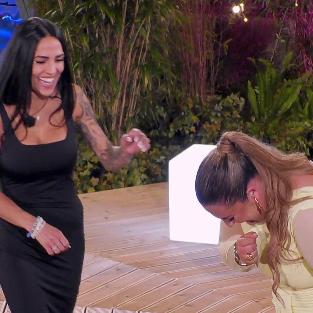 Elena Miras und SelfieSandra bei "Make Love, Fake Love" 2025