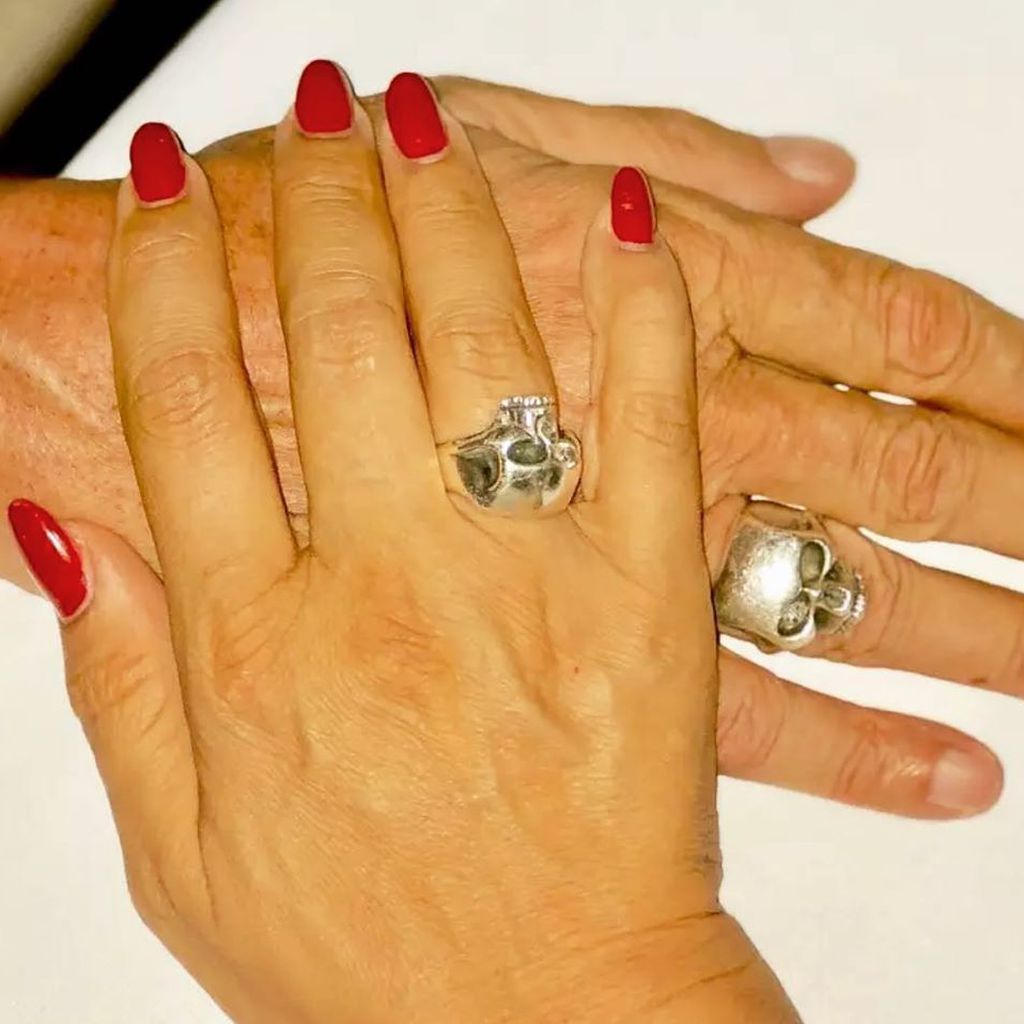 Elena Balders Hand auf Hugo Egon Balders Hand, November 2019