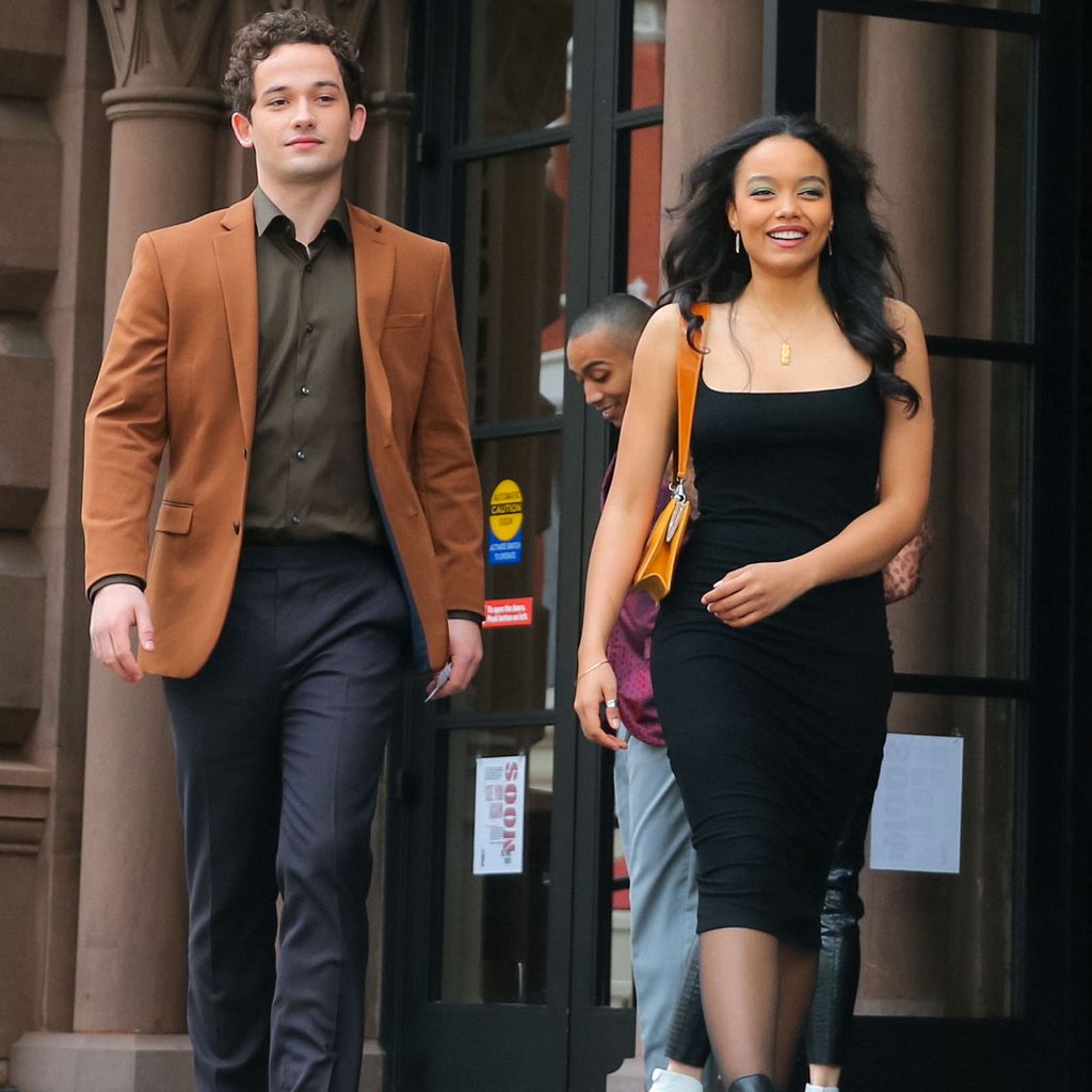 Eli Brown und Whitney Peak am Set von "Gossip Girl"