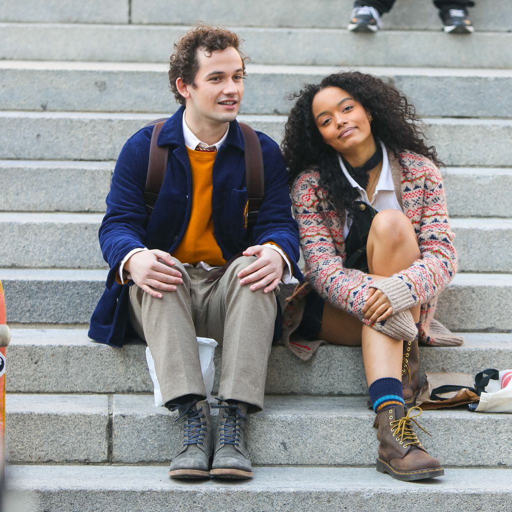 Eli Brown und Whitney Peak am Set des "Gossip Girl"-Reboots