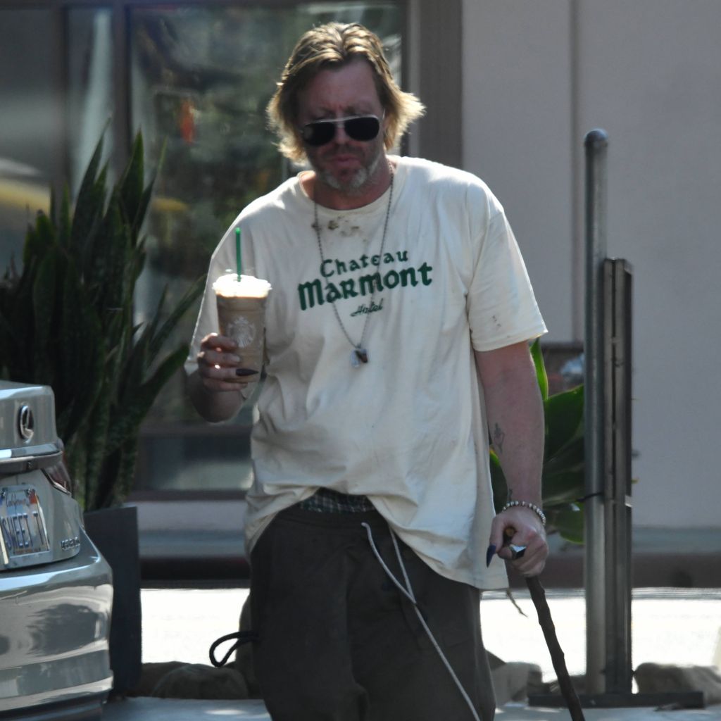 Elijah Blue Allman mit Sonnenbrille und Getränk in Beverly Hills, August 2025