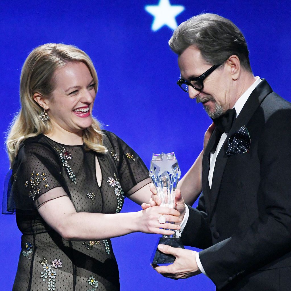 Elisabeth Moss und Gary Oldman bei den Critics' Choice Awards 2018